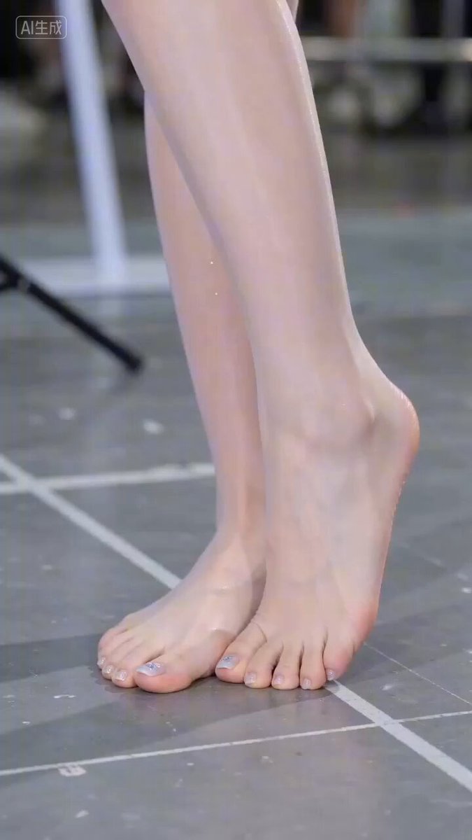 Hyperrealistic Cosplay Model Bare Feet Pan-up