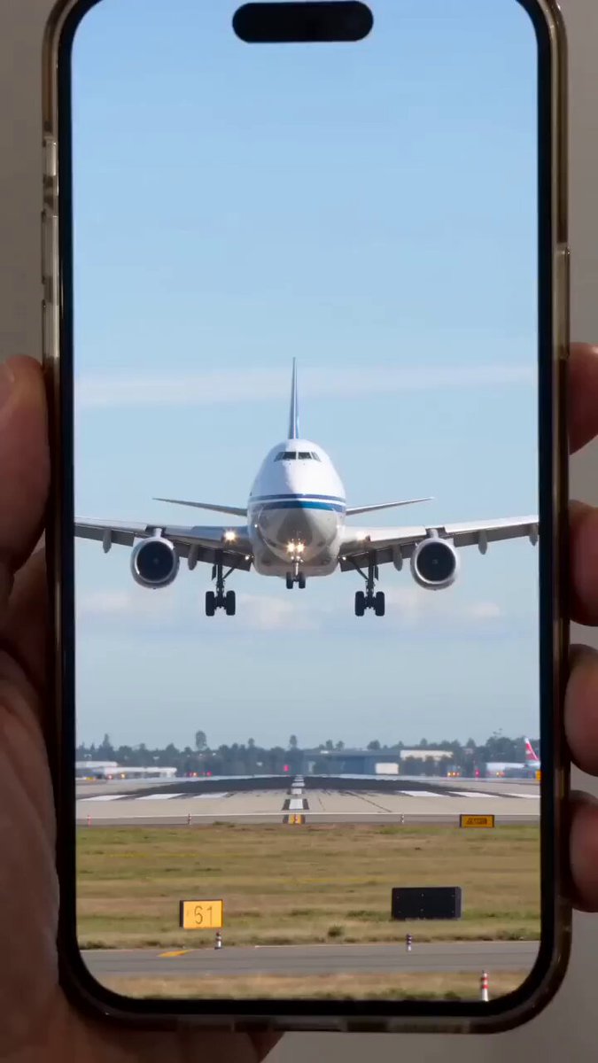Giant Airplane Transforms into Mechanical Robot