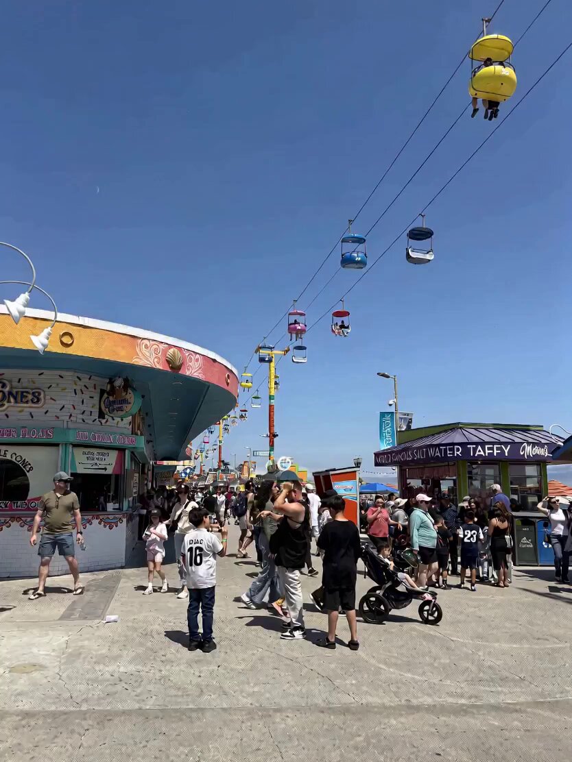 Giant Cartoon Girl Amusement Park Vlog