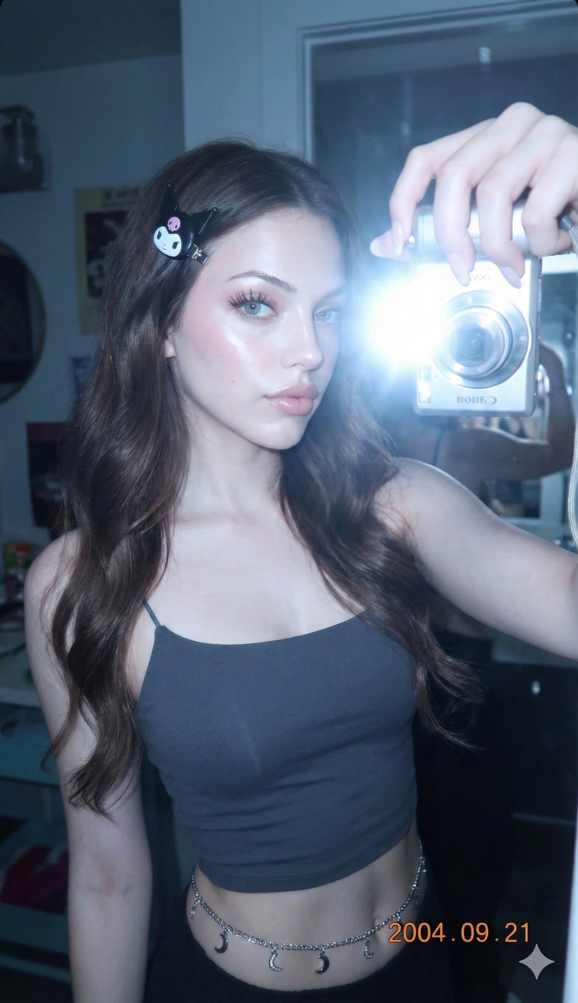 Teen Girl Y2K Mirror Selfie with Kuromi Clip